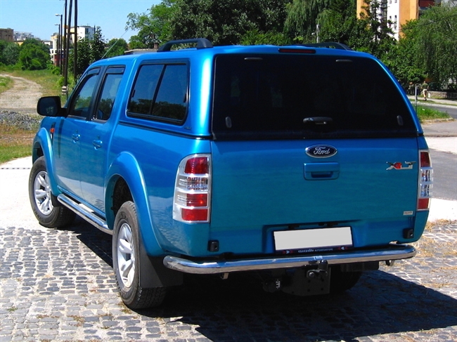 Hardtop fra Aeroklas m/skydevinduer lakeret i bilen's farve til Ford Ranger Extra Cab Årgang 2006-2012