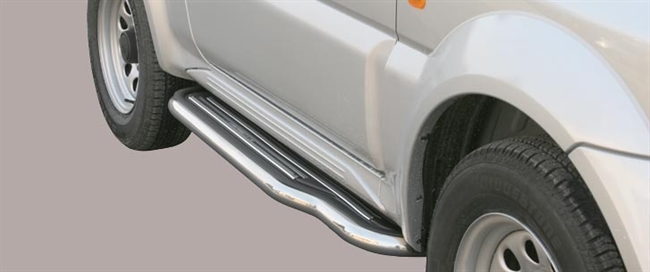 Trinbrædder i rustfri stål - Fås i sort og blank - Kort model fra Mach til Suzuki Jimny