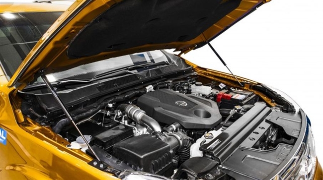 Støddæmper til motorhjelm på Nissan Navara NP300 årgang 2015+