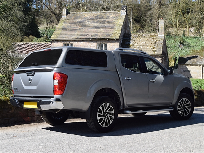 Hardtop fra Aeroklas m/pop-out sidevinduer med centrallås lakeret i bilen\'s farve til Nissan Navara NP300 & Renault Alaskan Double Cab Årgang 2015+