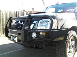 Spilkofanger/Winch Bull Bar m/tågelygter fra Ironman4x4 til Nissan Navara D22 årg. 02+
