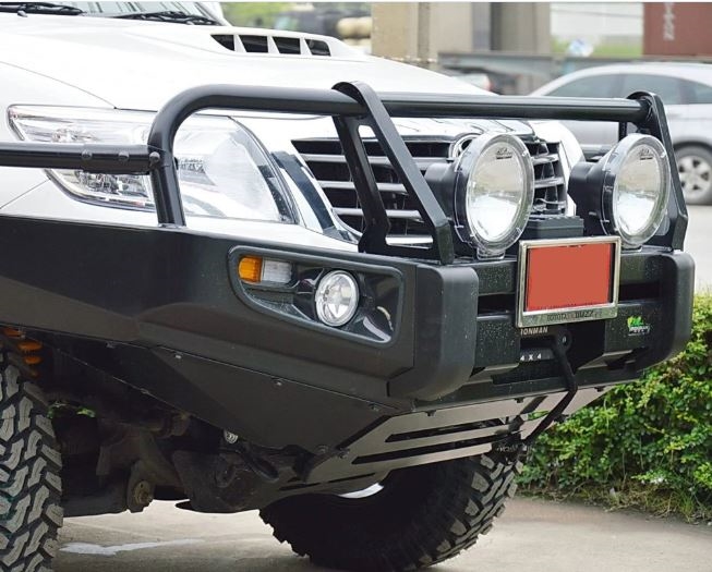 Spilkofanger/Winch Bull Bar m/tågelygter fra Ironman4x4 til Toyota Hilux årg. 11-15