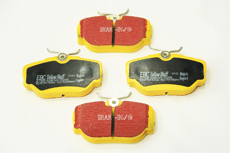 Bremseklodser Bag - Yellow Stuff High Performance til Discovery II Årgang 1998-2004 og Range Rover Årgang 1995-2002