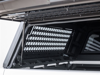 Beskyttelsesgitter til vinduer på Ironman4x4 Raid hard top