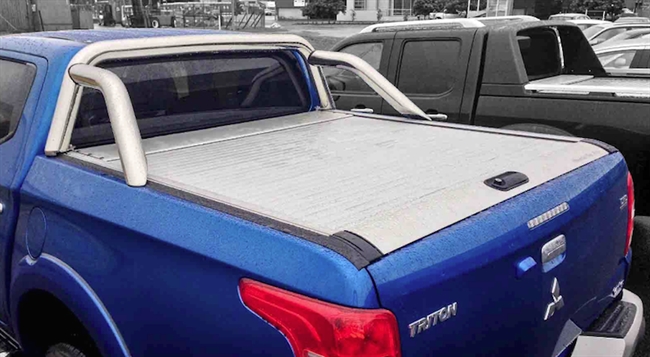 Roll cover sølv Mountain Top fra RealTruck til Mitsubishi L200 E/C Årgang 2015-2019