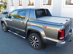 Roll cover sølv Mountain Top fra RealTruck til VW Amarok Aventura D/C med Plast Bar årgang 2017-