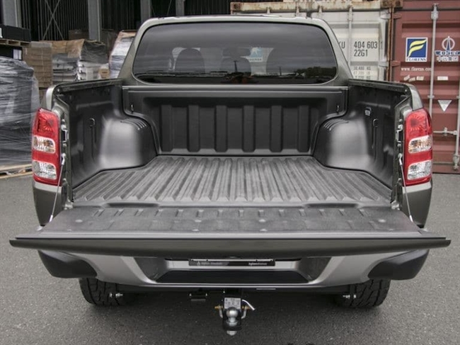 Ladindsats/bedliner Sportguard (under rail - split) fra Pro-Form til Toyota Hilux Double Cab Årgang 2015+