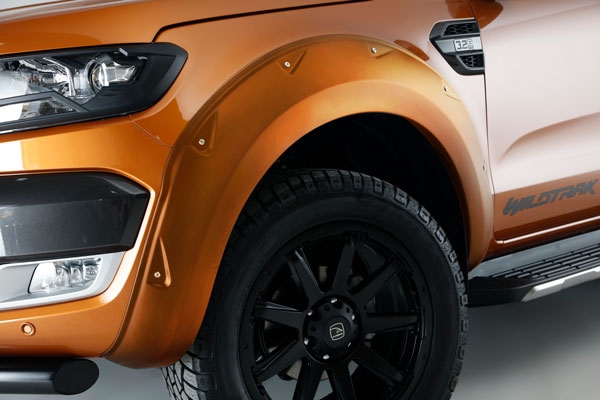 Skærmforøger til Ford Ranger Double Cab årg. 16-19 30mm leveret i bilens fabriksfarve