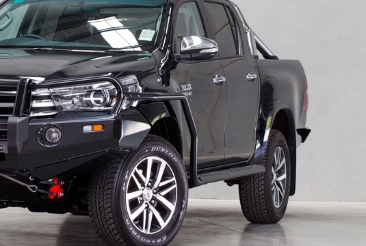 Trinbrædder m/tree slider og rørbeskytter fra Ironman4x4 til Toyota Hilux Revo årg. 16+