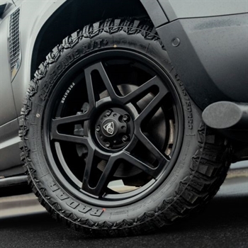 Alufælg 20'' - Fox i satin sort fra Predator til Land Rover Defender 90/110 Årgang 2020+