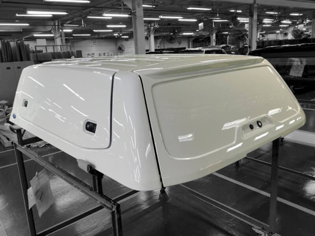 Hardtop fra Aeroklas Commercial Pop-up side door med centrallås til Ford Ranger Double Cab Årgang 2023+ 