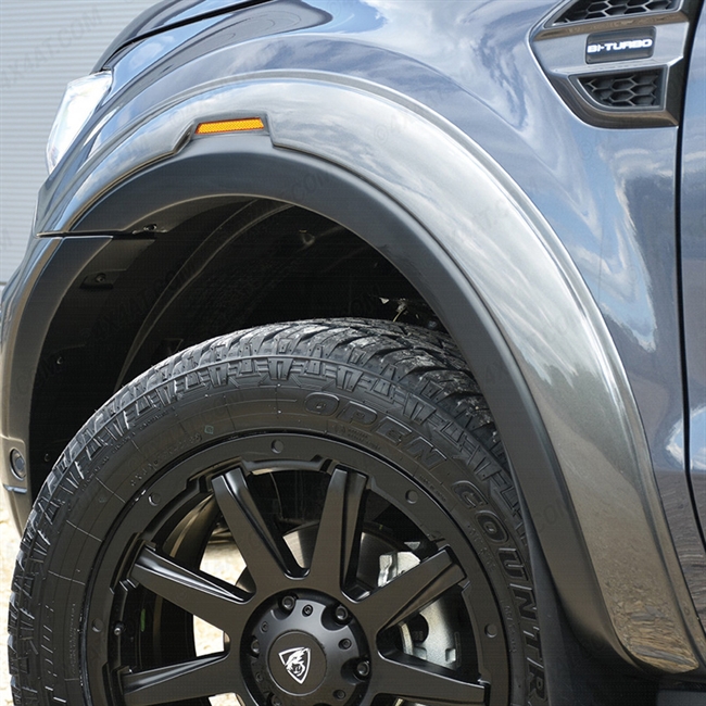 Skærmforøger til Ford Ranger med udskæring til parkeringssensor årg. 19+ 30mm i mat sort