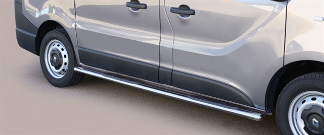 Side bars ovale med trin fra Mach i rustfri stål - Fås i sort og blank til Renault Trafic L1 årg. 14+ & Master årg. 19+