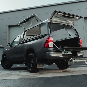Hardtop fra ProTop Gullwing med solid bagdør i Hvid til Toyota Hilux Single Cab Årgang 2016+