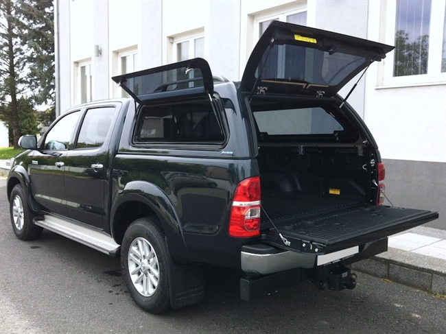 Hardtop fra Aeroklas m/pop-up sideruder med centrallås lakeret i bilen\'s farve til Toyota Hilux Double Cab Årgang 2015+