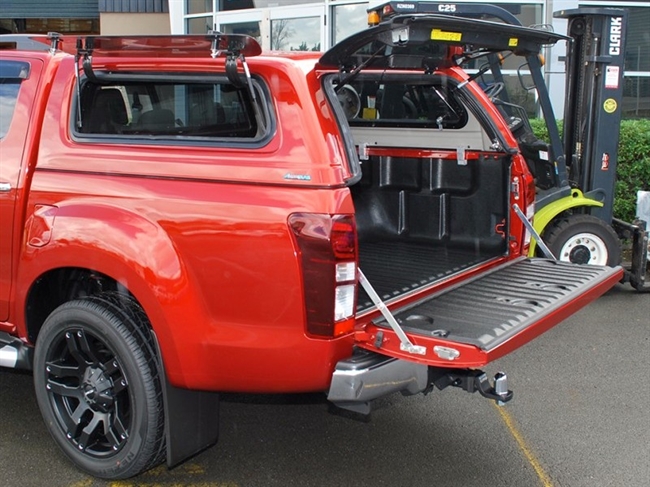 Hardtop fra Aeroklas m/pop-up sidevinduer med centrallås lakeret i bilen\'s farve til Isuzu D-Max Double Cab Årgang 2020-