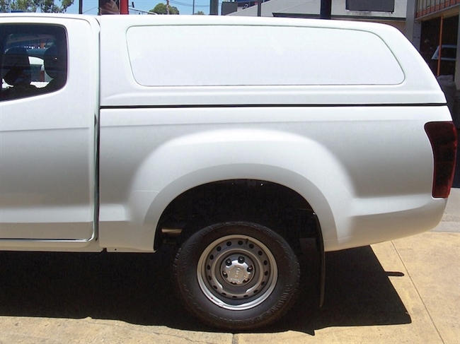 Hardtop fra Aeroklas Commercial u/sideruder med centrallås Lakeret i bilen\'s farve til Isuzu D-max Extra Cab Årgang 2012-2020