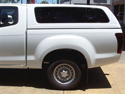 Hardtop fra Aeroklas m/pop-out sideruder med centrallås Lakeret i bilen's farve til Isuzu D-Max Extra Cab Årgang 2012-2020