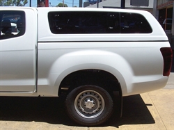 Hardtop fra Aeroklas m/pop-up sidevinduer og centrallås lakeret i bilen's farve til Isuzu D-Max Extra Cab Årgang 2012-2020