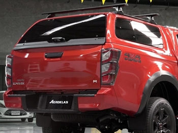 Hardtop fra Aeroklas m/pop-out sideruder med centrallås Lakeret i bilen's farve til Isuzu D-Max Extra Cab Årgang 2025+