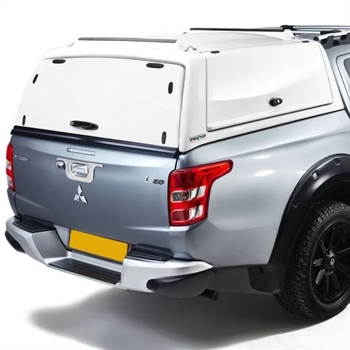 Hardtop fra ProTop Gullwing med solid bagdør lakeret i W32 Hvid til Mitsubishi L200 D/C Årgang 2015-2019