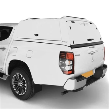 Hardtop fra ProTop Gullwing med solid bagdør lakeret i bilen's originalfarve  til Mitsubishi L200 D/C Årgang 2019-2021