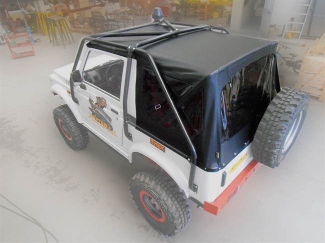 Soft Top i sort med matte vinduer til Suzuki Samurai/SJ410