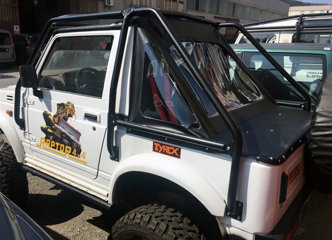 Soft Top 45 grader i sort med tonede ruder til Suzuki Samurai/SJ410