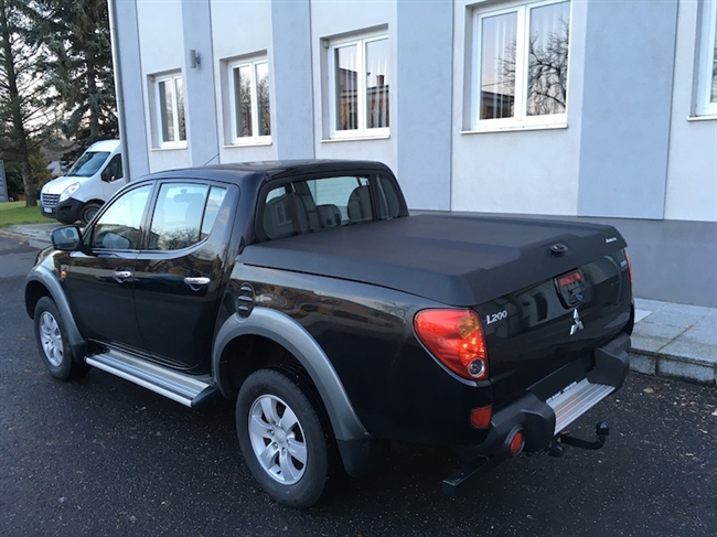 Ladtop Aeroklas Speed hard cover sort (grynet overflade) til Mitsubishi L200 Double Cab Årgang 2005-2009