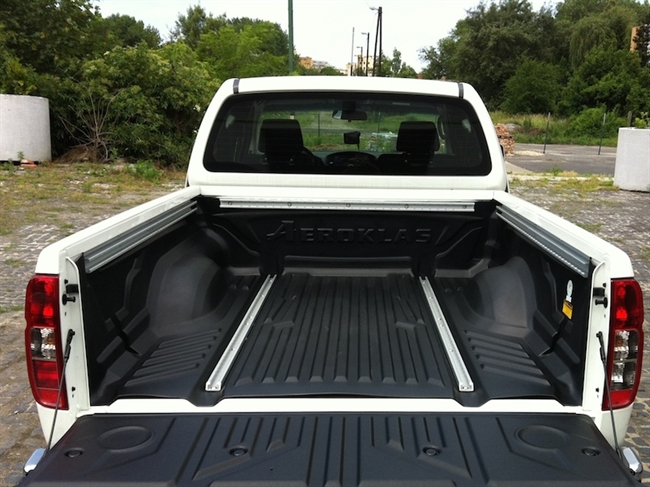 Ladindsats/bedliner - Under rail fra Aeroklas til Nissan Navara D40 Double Cab Long Bed 161 cm.  2010-2015