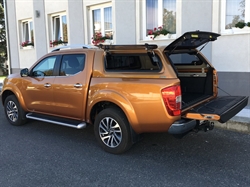 Hardtop fra Aeroklas m/pop-up side-vinduer med centrallås lakeret i bilen's farve til Nissan Navara NP300 Double Cab Årgang 2015-