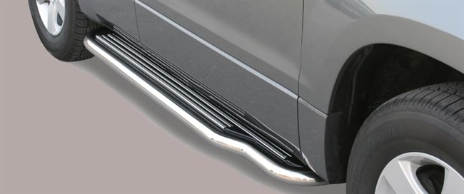 Trinbrædder i rustfri stål - Fås i sort og blank - Lang model fra Mach til Suzuki Grand Vitara 5 dørs årg. 05-08