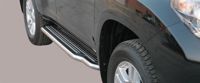 Trinbrædder i rustfri stål - Fås i sort og blank - Lang model fra Mach til Toyota Landcruiser 150 5 dørs årg. 09+