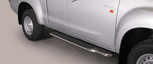 Trinbrædder i rustfri stål - Blank - Lang model fra Mach til Isuzu D-Max Extra Cab årg. 12+