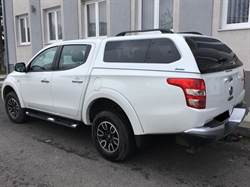 Hardtop fra Aeroklas m/pop-out sidevinduer og centrallås Lakeret i bilen's farve til Mitsubishi L200/Fiat Fullback Double Cab Årgang 2015-