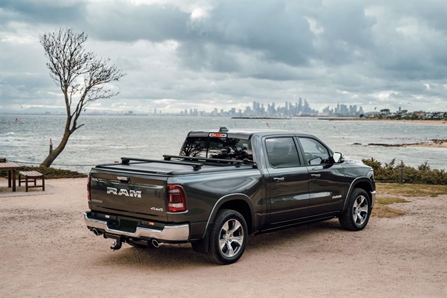 Cross Bar Mountain Top fra RealTruck kompatibel med Roll Top og Evo - EU Modeller Årgang 2005+