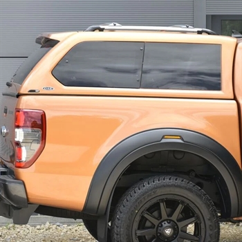 Hardtop Alpha GSE med tagbøjler og centrallås, lakeret i bilens originalfarve til Ford Ranger D/C Årgang 2019-2022