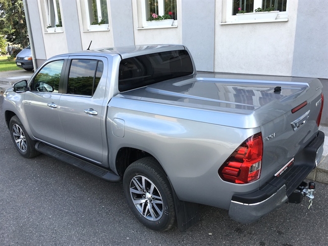 Ladtop Aeroklas Speed hard cover lakeret i bilens originalfarve til Toyota Hilux Double Cab Årgang 2015+