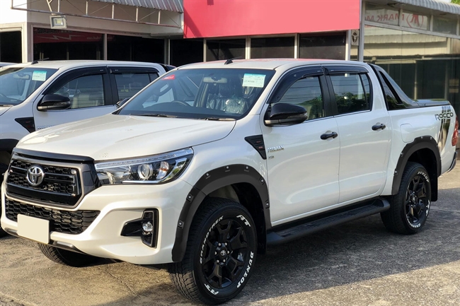 Skærmforøger til Toyota Hilux årg. 18-20 "ROCCO" Facelift 45mm sort 