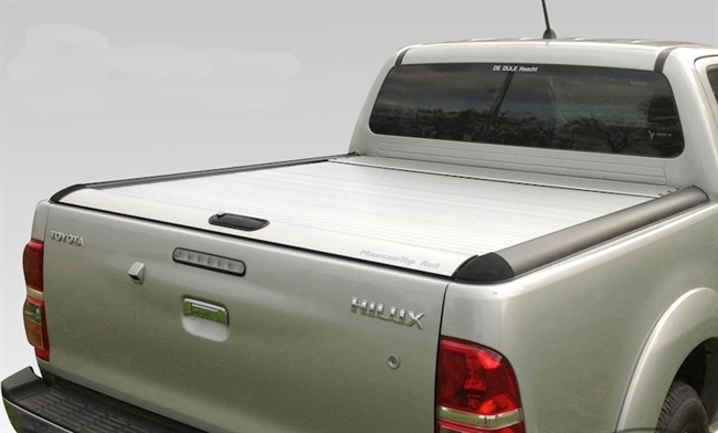 Roll cover sølv Mountain Top fra RealTruck til Toyota Hilux D/C Årgang 2005-2016