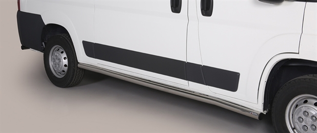 Side bars fra Mach i rustfri stål - Fås i sort og blank til Peugeot Boxer årg. 06> mellemkort model