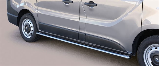 Side bars oval fra Mach i rustfri stål - Fås i sort og blank til Renault Trafic L1 årg. 14+ & Master årg. 19+