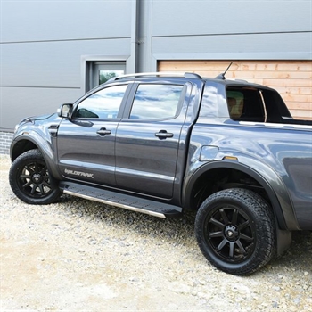 Skærmforøger til Ford Ranger med parkeringssensor i bilens originale farve Årgang 2019-2022